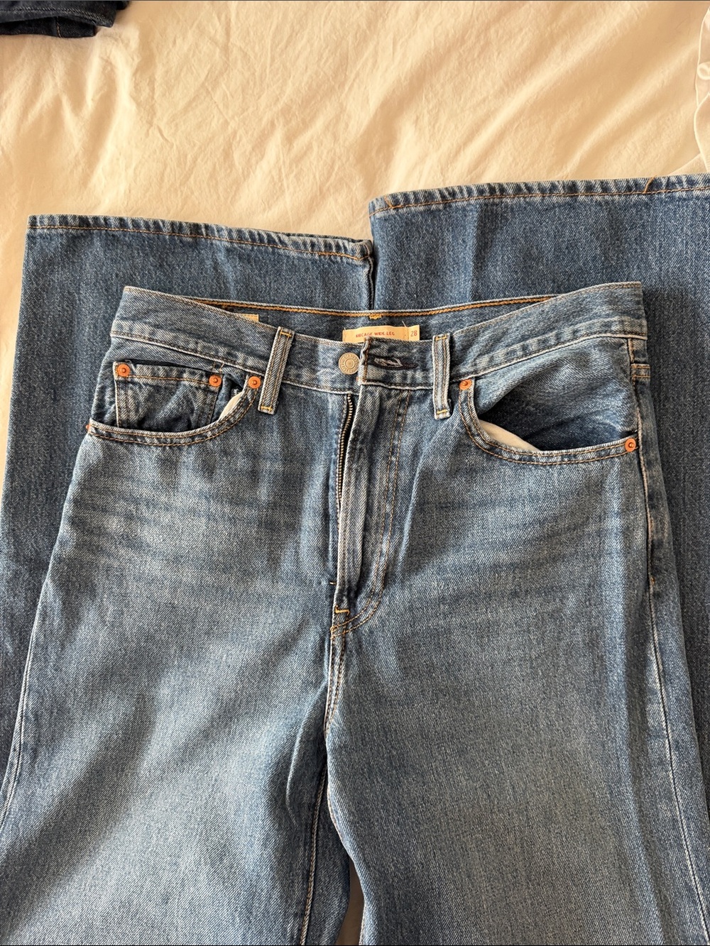 Levi's Ribcage Women's Wide-Leg Jeans in Medium Blue Wash - 28 x 34 - Picture 4 of 7